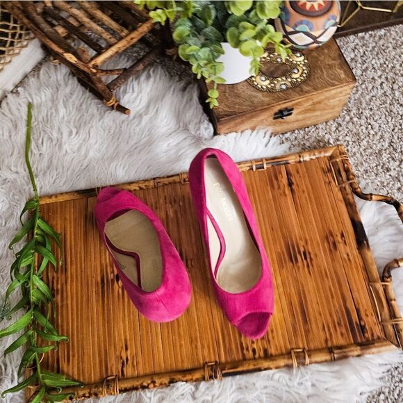 Enzo Angiolino Pink & Gold Leather Statement Pumps - Picture 12 of 15